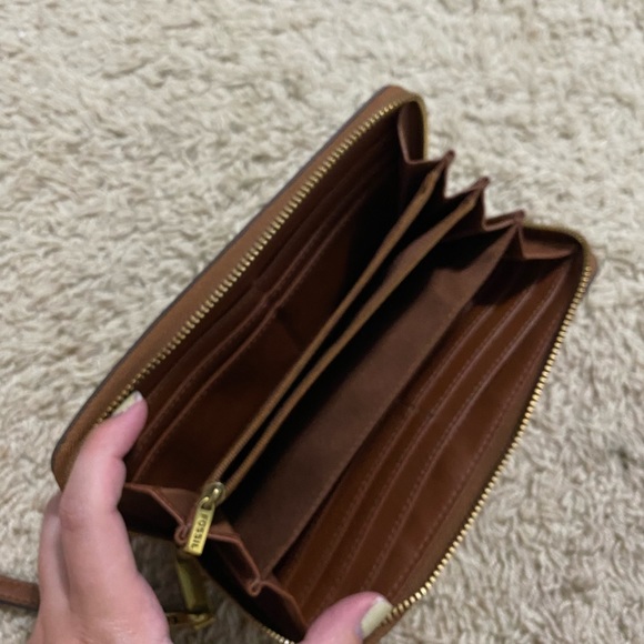 Fossil Logan RFID Zip Around Clutch - Picture 2 of 7